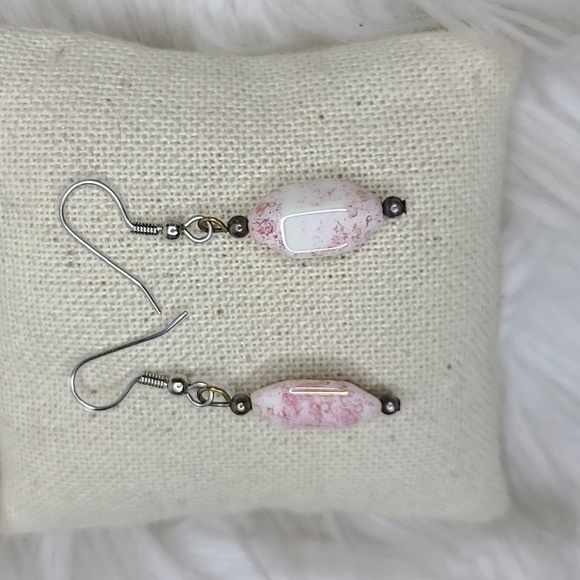 Earrings Dangle Pink White Glass Beads Casual Everyday Basic EUC Preppy Fashion - Picture 3 of 3